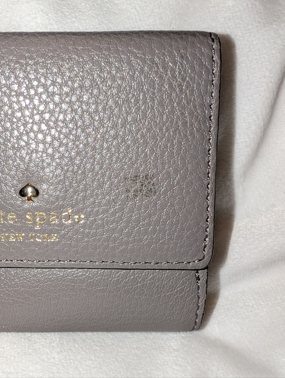 Kate Spade Jackson Street Jada Pebbled Leather Compact Wallet in Taupe Gray GUC - Picture 3 of 11